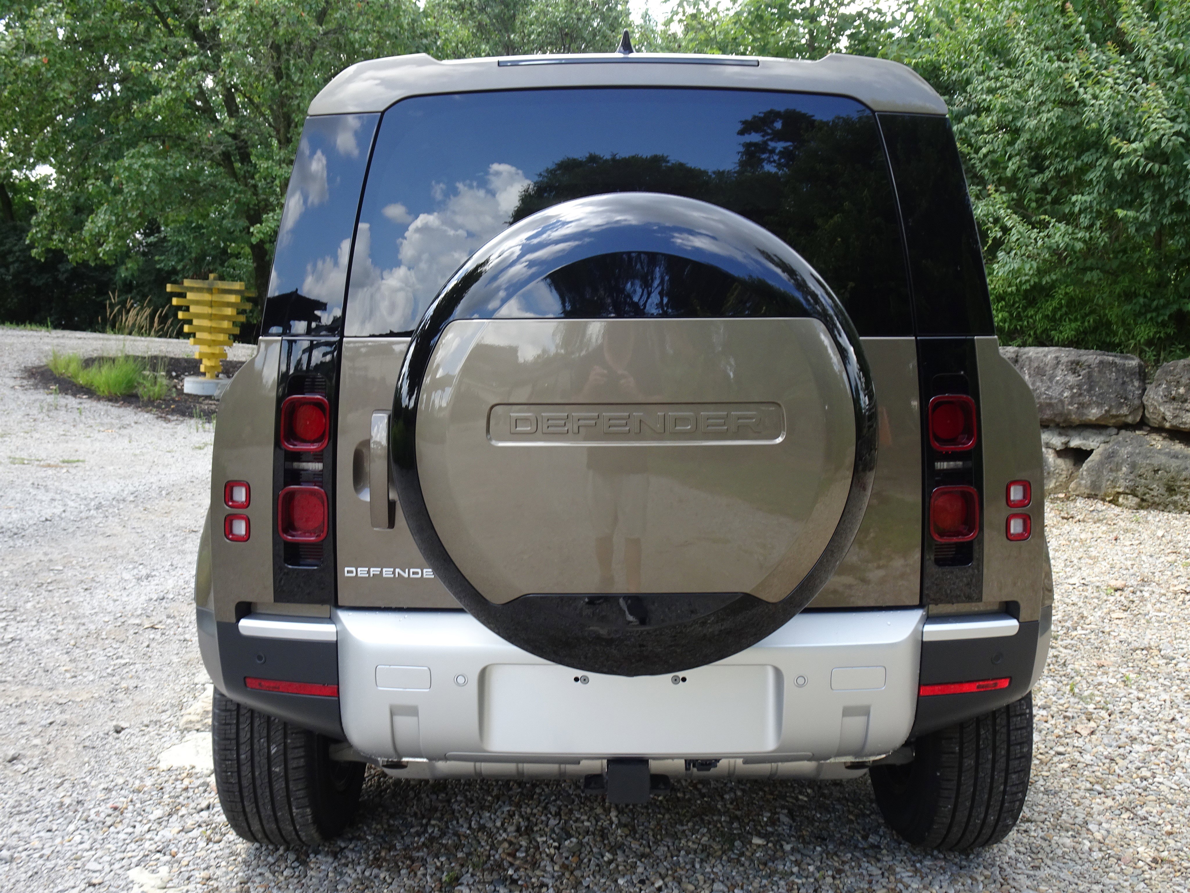 New 2025 Land Rover Defender 110 S image 11