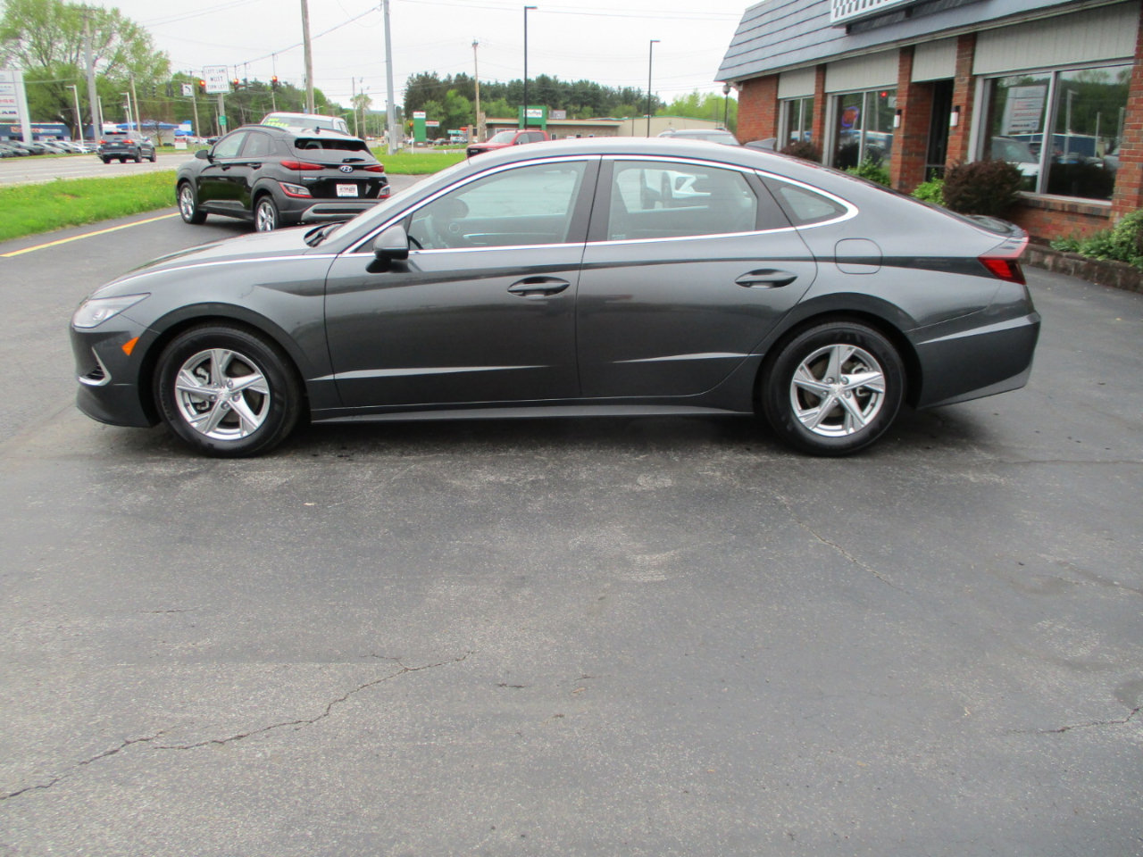 Used 2022 Hyundai Sonata SE w/ Cargo Package image 7