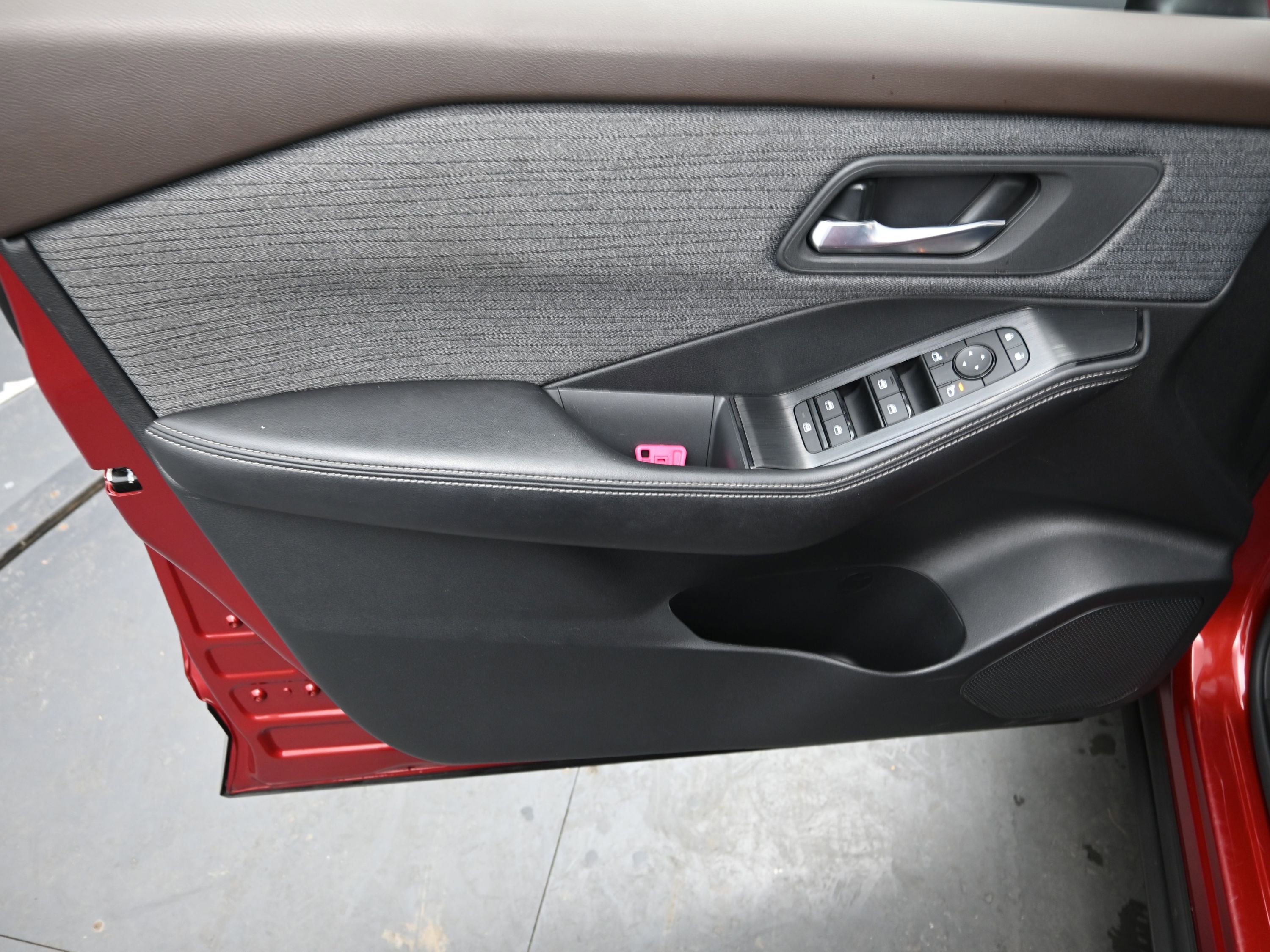 Certified 2023 Nissan Rogue SV image 14