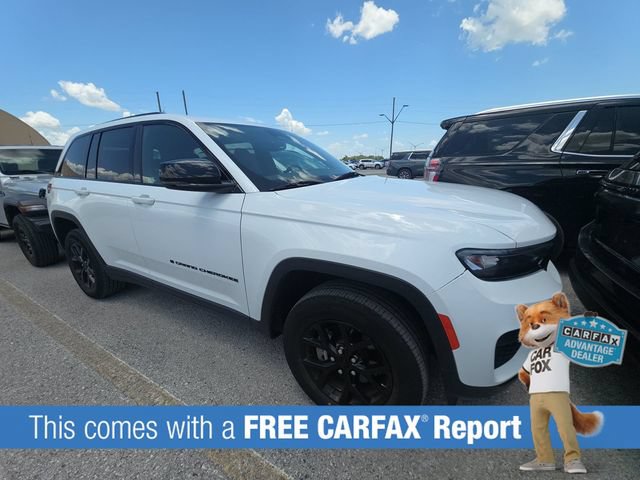 Used 2024 Jeep Grand Cherokee Altitude AWD/4WD image 2