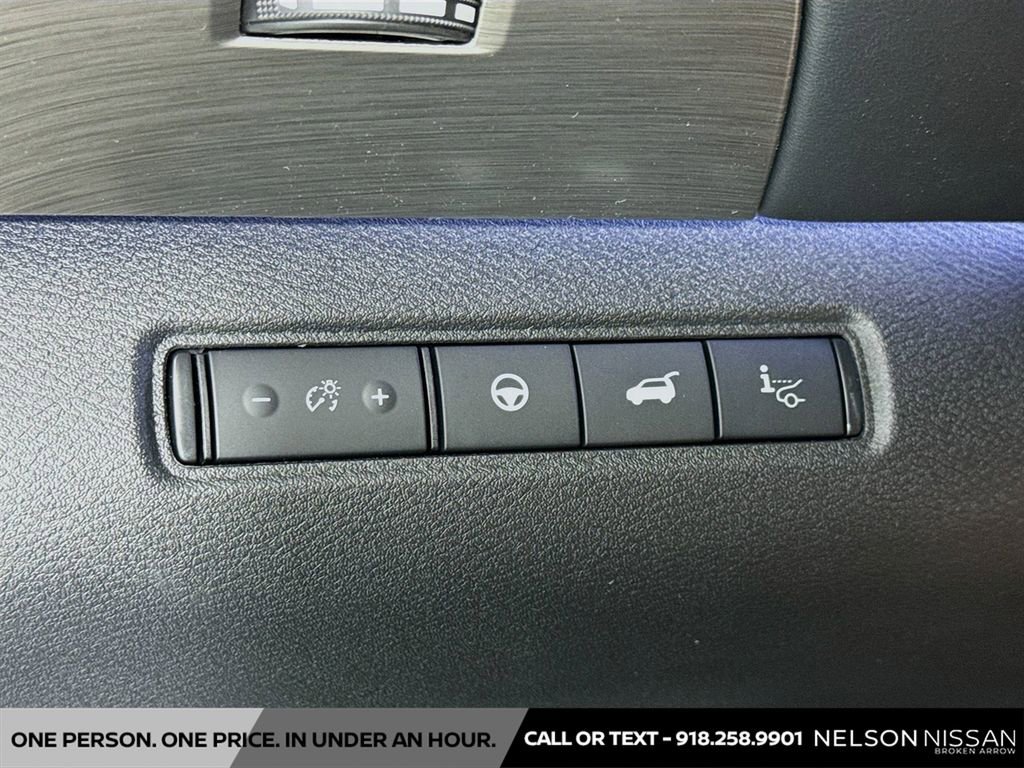 New 2025 Nissan Pathfinder Platinum w/ Black Appearance Package image 10