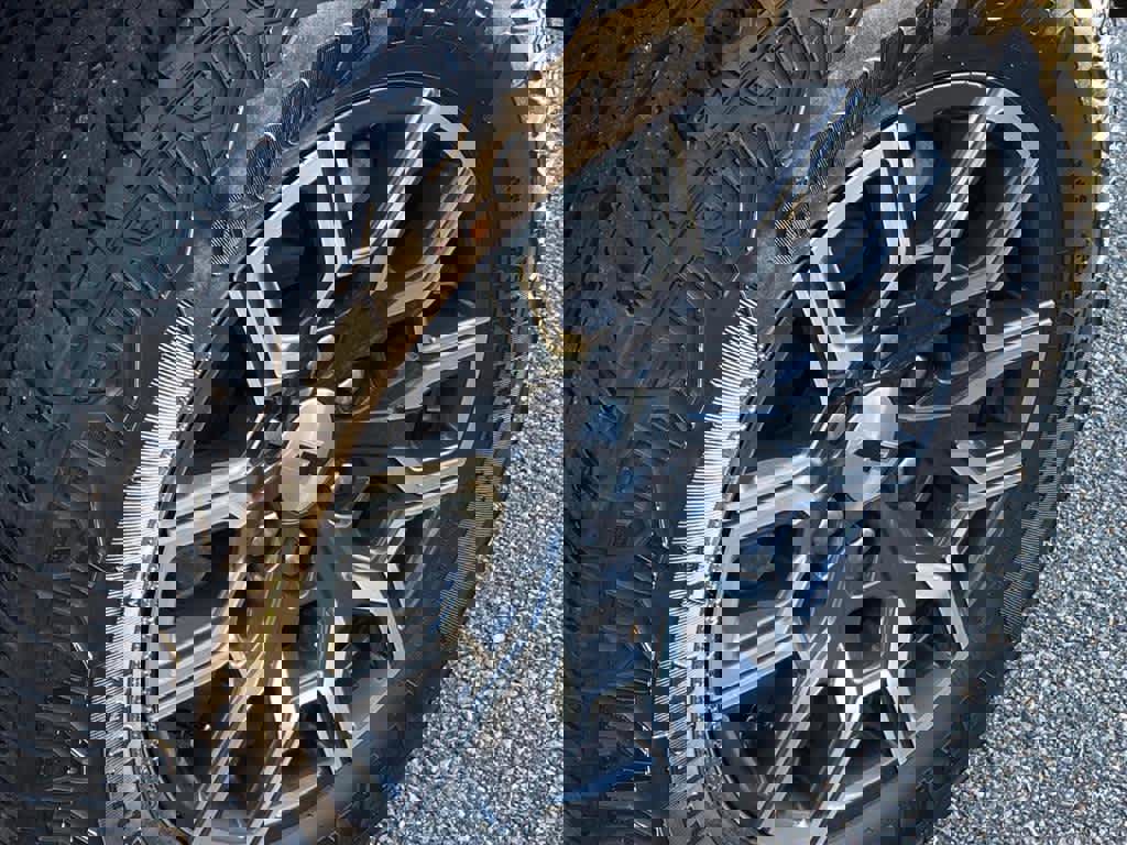 Used 2023 Chevrolet Colorado Z71 w/ Z71 Convenience Package 2 image 26