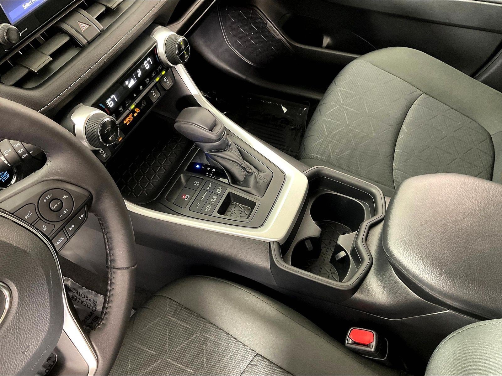 Used 2021 Toyota RAV4 XLE w/ Convenience Package AWD/4WD image 18