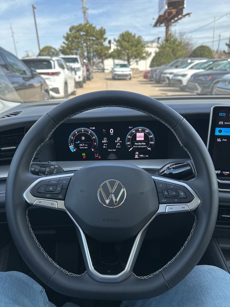 New 2026 Volkswagen Tiguan SE AWD/4WD image 8