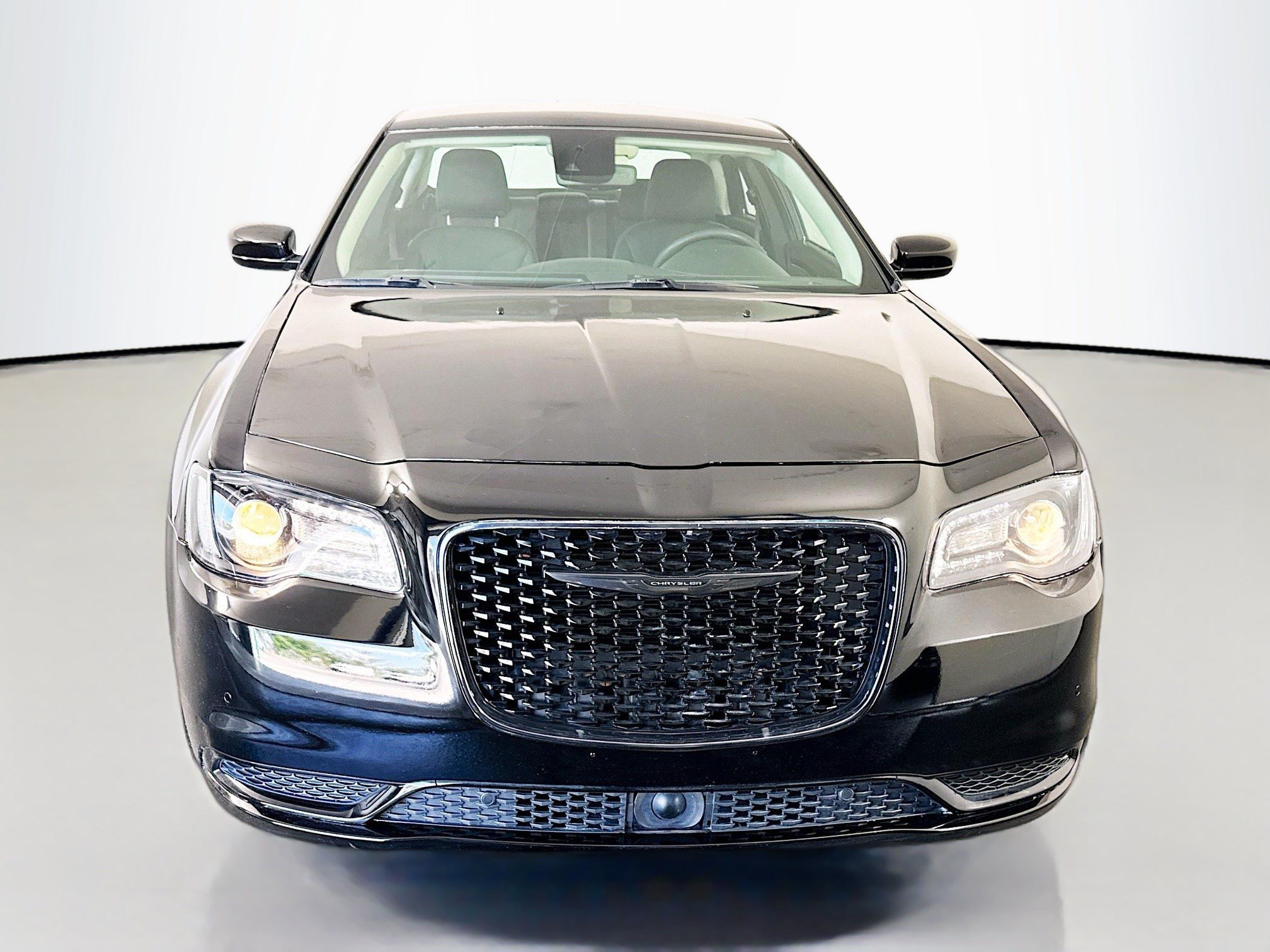 Used 2023 Chrysler 300 Touring w/ Safetytec Plus Group RWD image 2