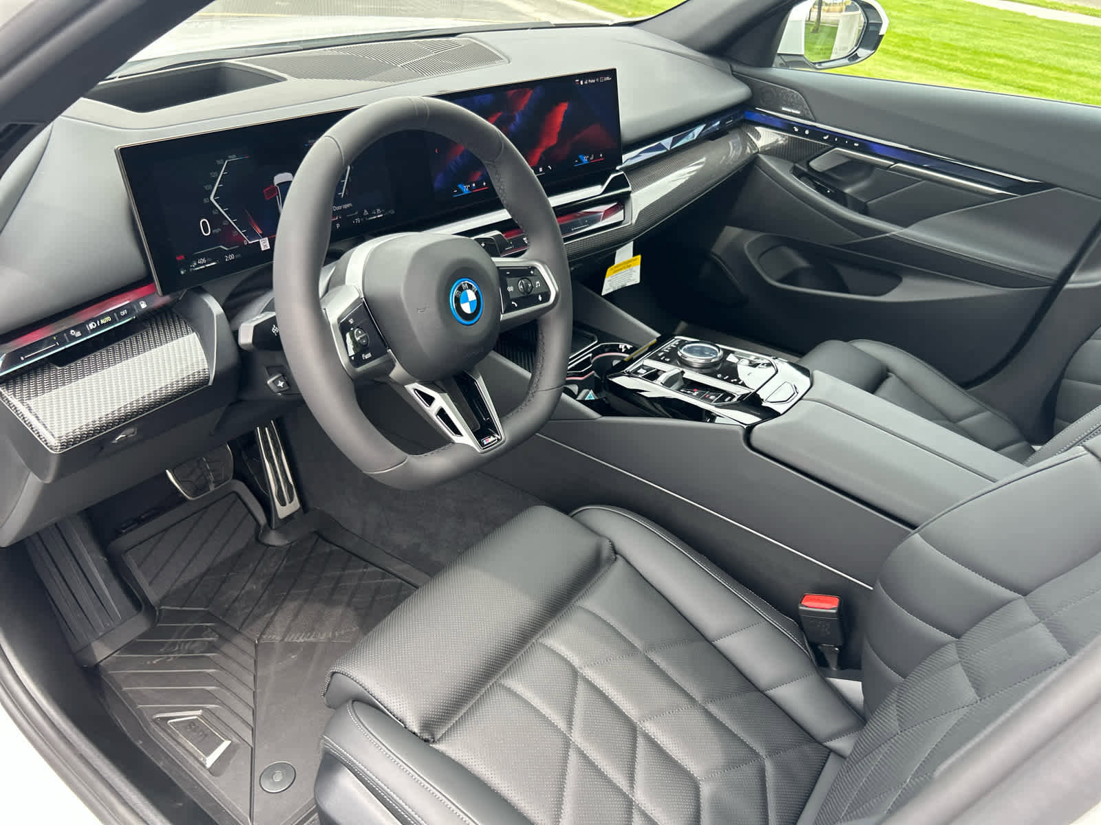 Used 2026 BMW 550e xDrive image 23