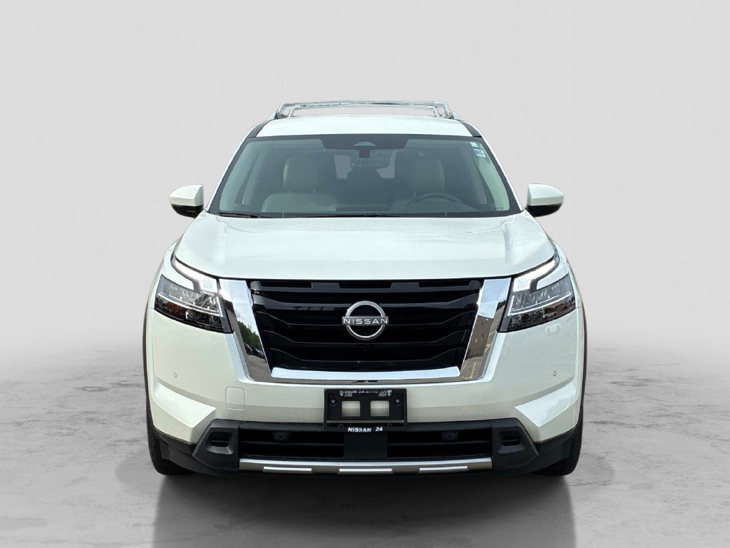 Used 2023 Nissan Pathfinder SL AWD/4WD image 2