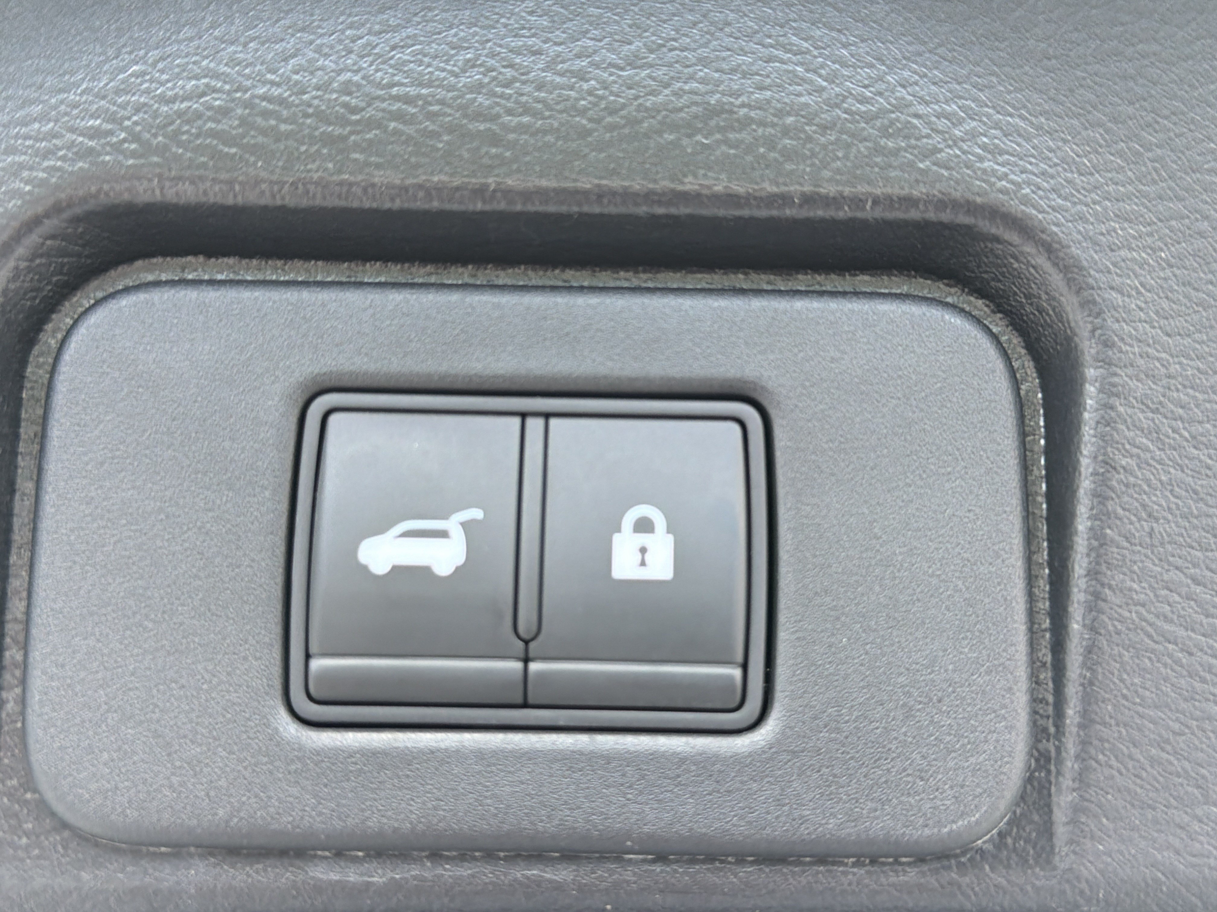 Used 2022 Nissan Rogue SV w/ SV Premium Package FWD image 23