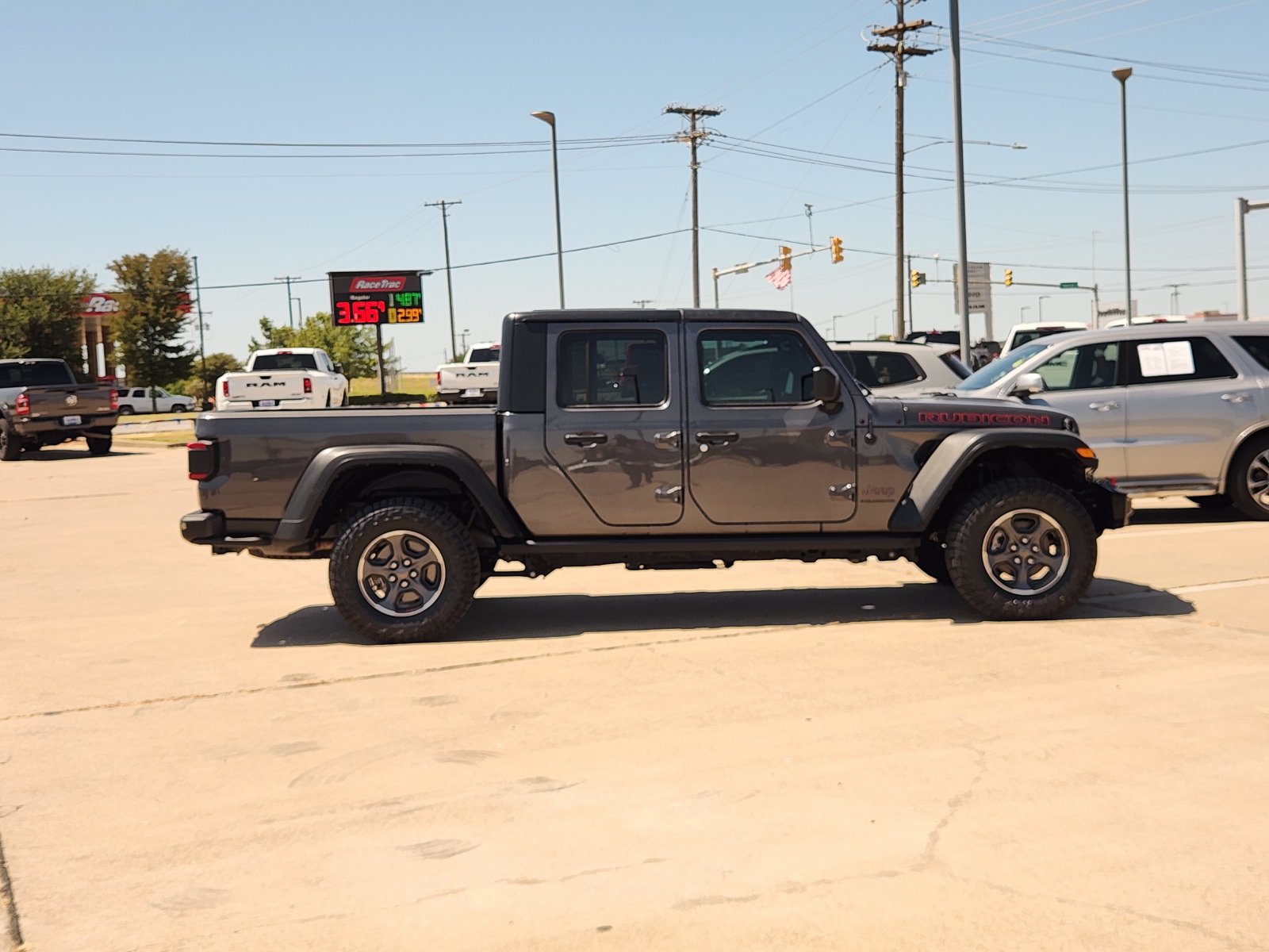 Used 2023 Jeep Gladiator Rubicon w/ LED Lighting Group AWD/4WD image 7
