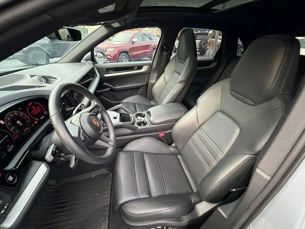 Used 2025 Porsche Cayenne AWD/4WD image 13