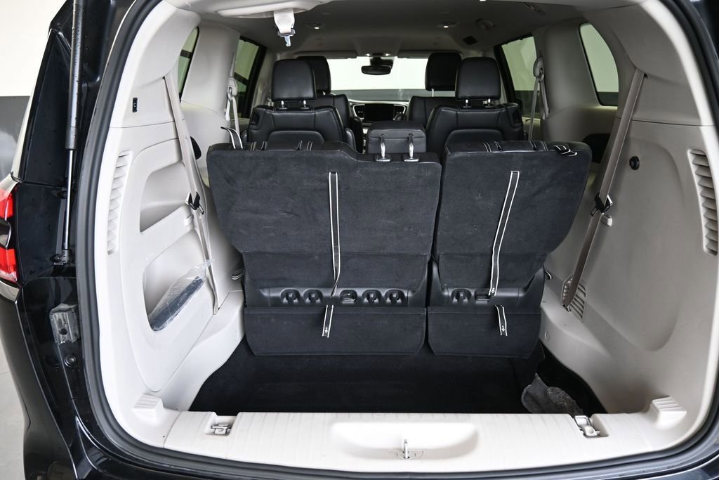 Used 2023 Chrysler Pacifica Touring-L FWD image 21