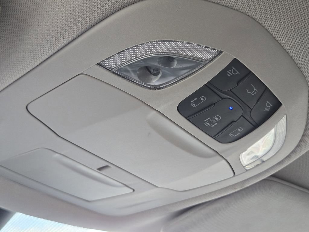 Used 2023 Chrysler Pacifica Touring-L FWD image 32