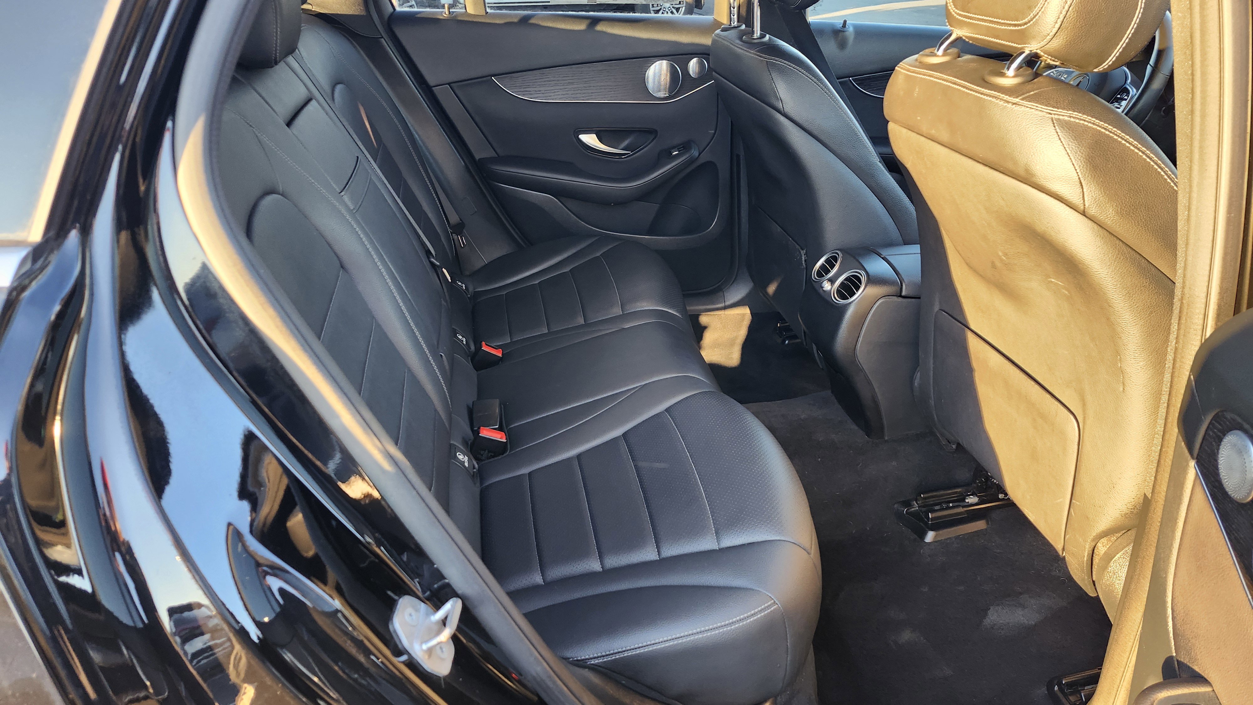 Used 2020 Mercedes-Benz GLC 300 4MATIC w/ Exterior Lighting Package image 13