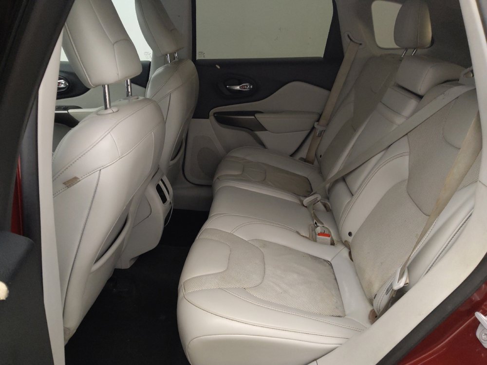 Used 2019 Jeep Cherokee Limited image 18