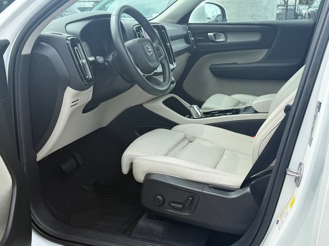 Certified 2024 Volvo XC40 B5 Plus w/ Protection Package Premier AWD/4WD image 13