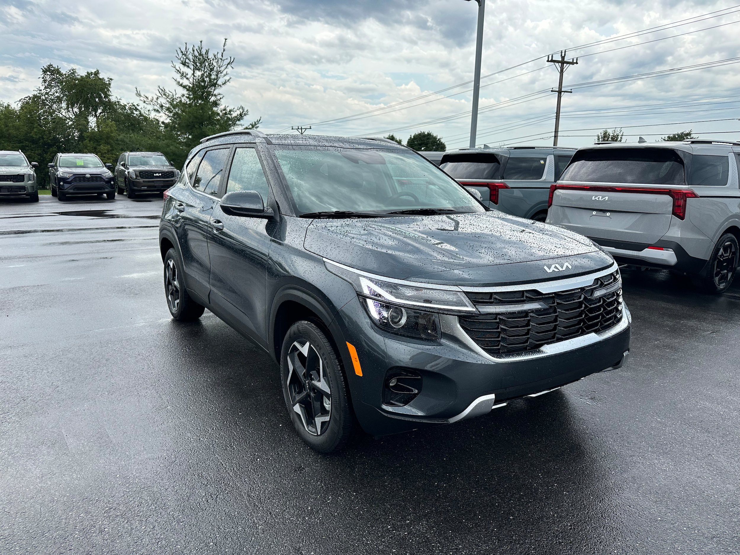 Used 2026 Kia Seltos EX AWD/4WD image 3