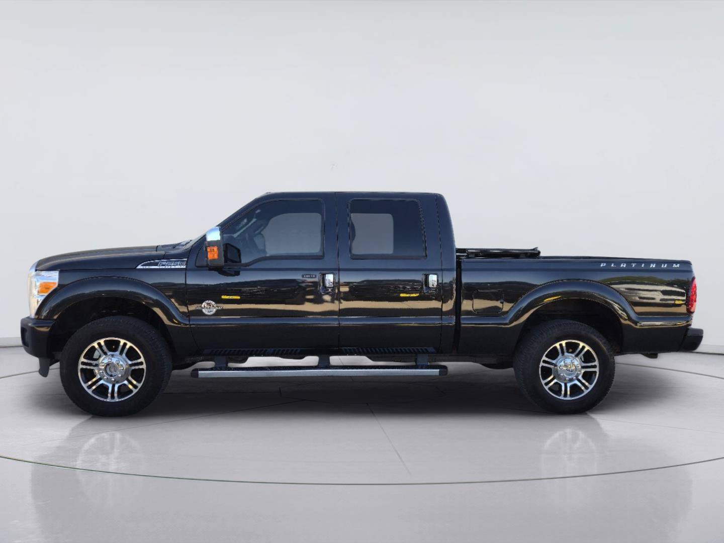 Used 2015 Ford F250 Platinum w/ FX4 Off-Road Package AWD/4WD image 2
