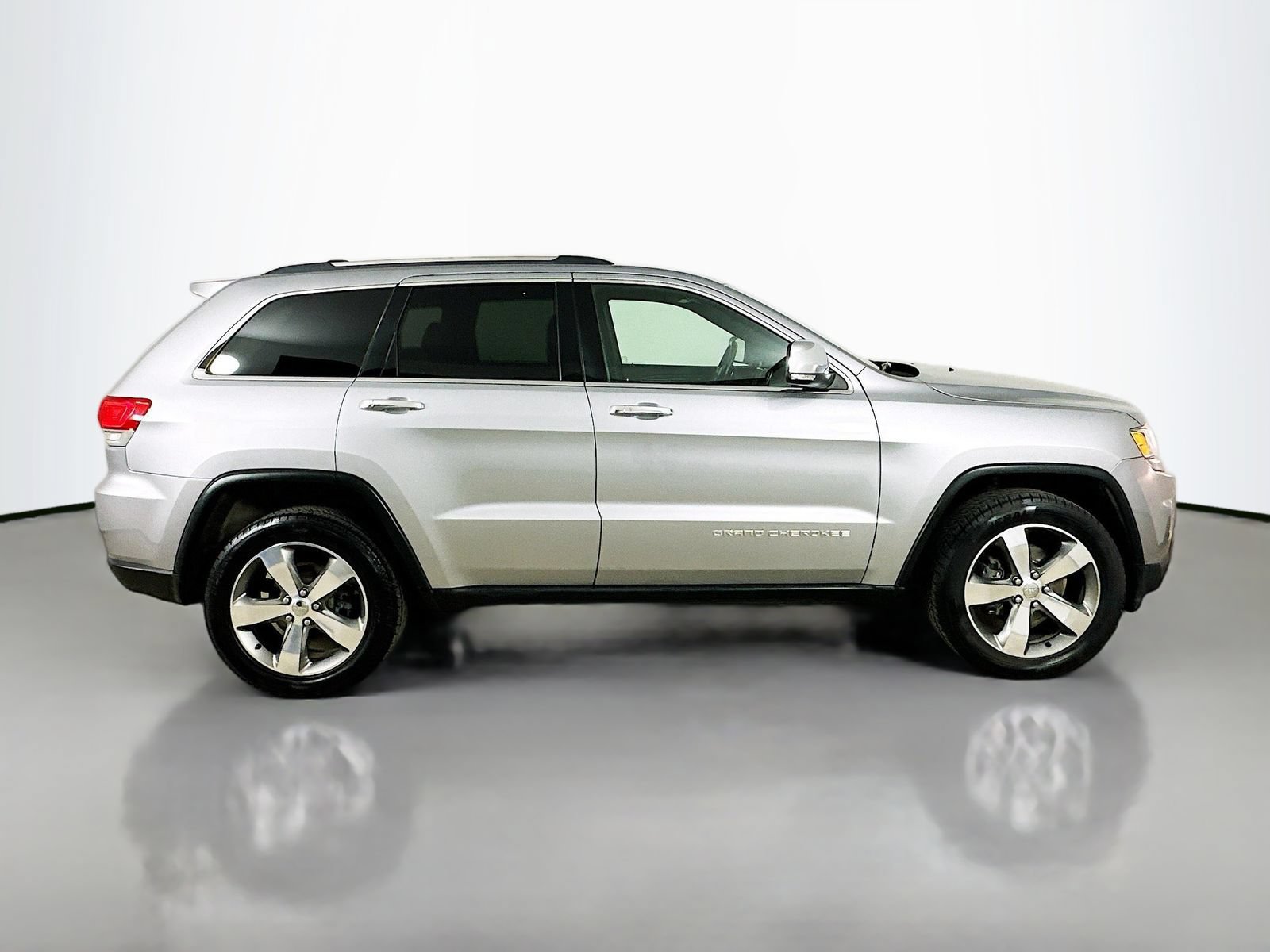 Used 2016 Jeep Grand Cherokee Limited AWD/4WD image 4