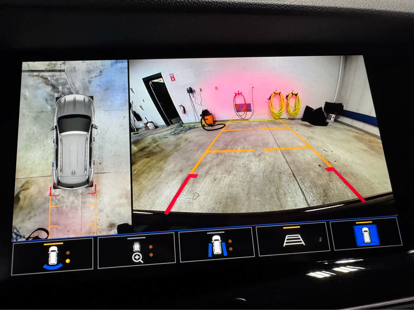 Certified 2022 Buick Envision Avenir w/ Technology Package II image 17