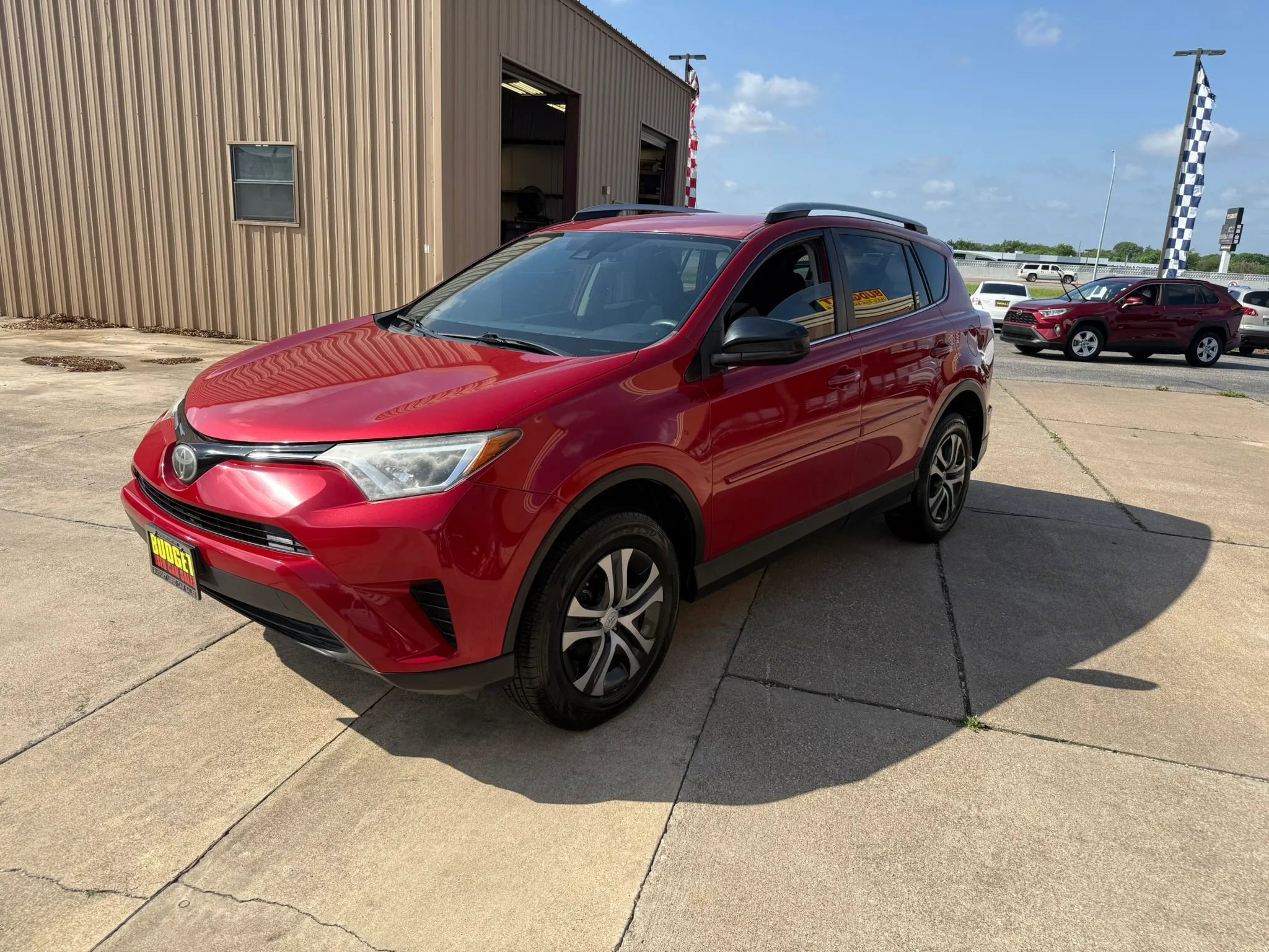 Used 2017 Toyota RAV4 LE FWD image 1
