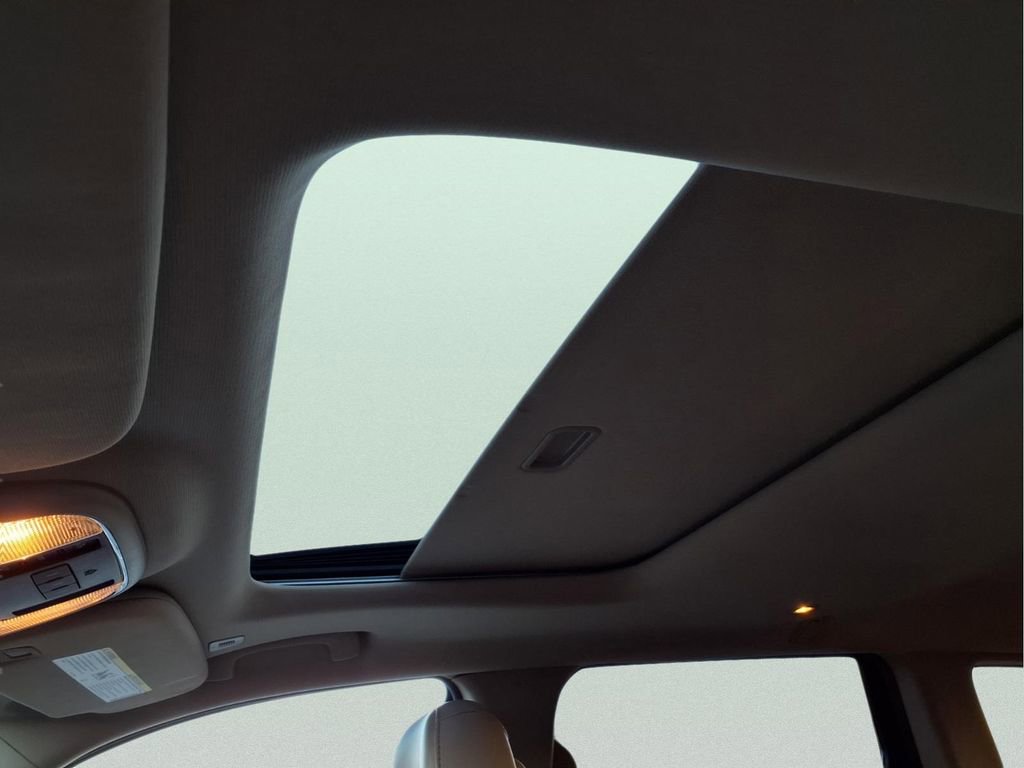 Used 2019 Jeep Grand Cherokee Limited image 17