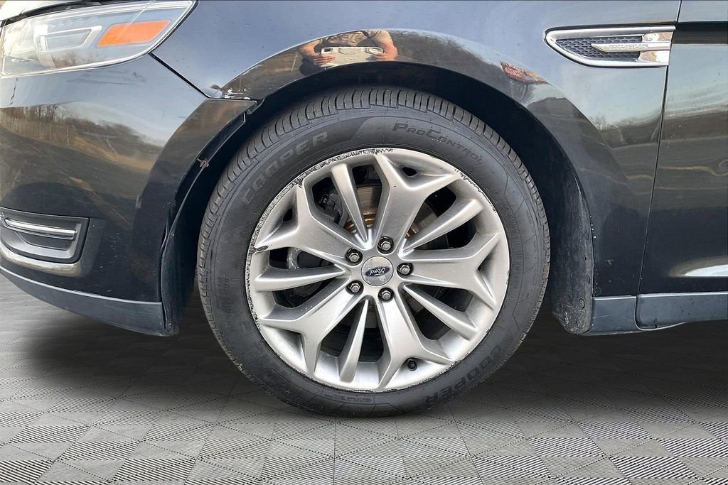 Used 2015 Ford Taurus Limited image 33