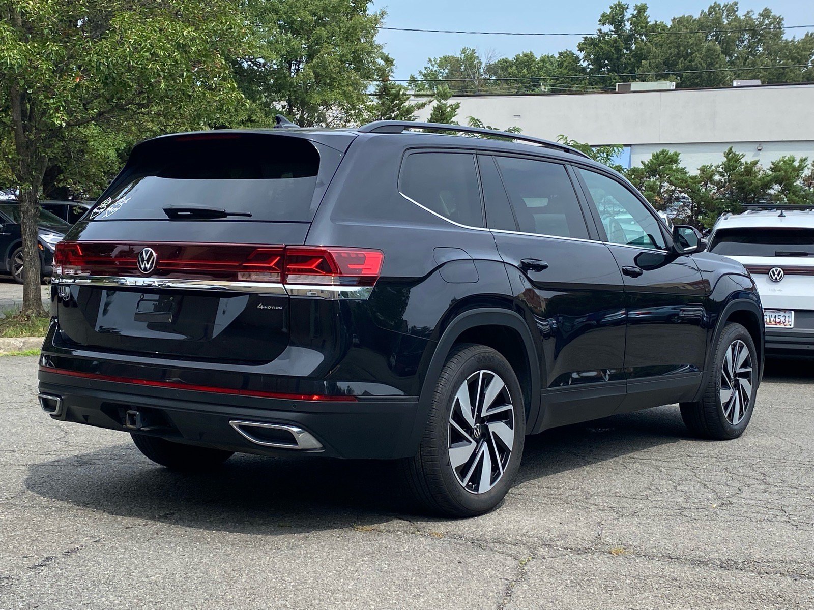 Certified 2024 Volkswagen Atlas SE w/ Panoramic Sunroof Package AWD/4WD image 3
