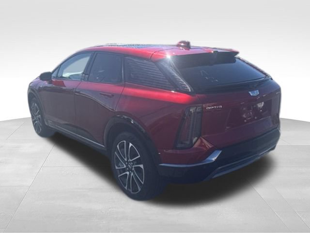 Used 2025 Cadillac Optiq Sport 2 w/ LPO, Floor Liner Package AWD/4WD image 2