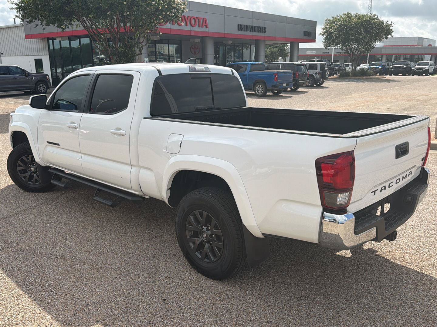 Used 2022 Toyota Tacoma SR5 RWD image 5