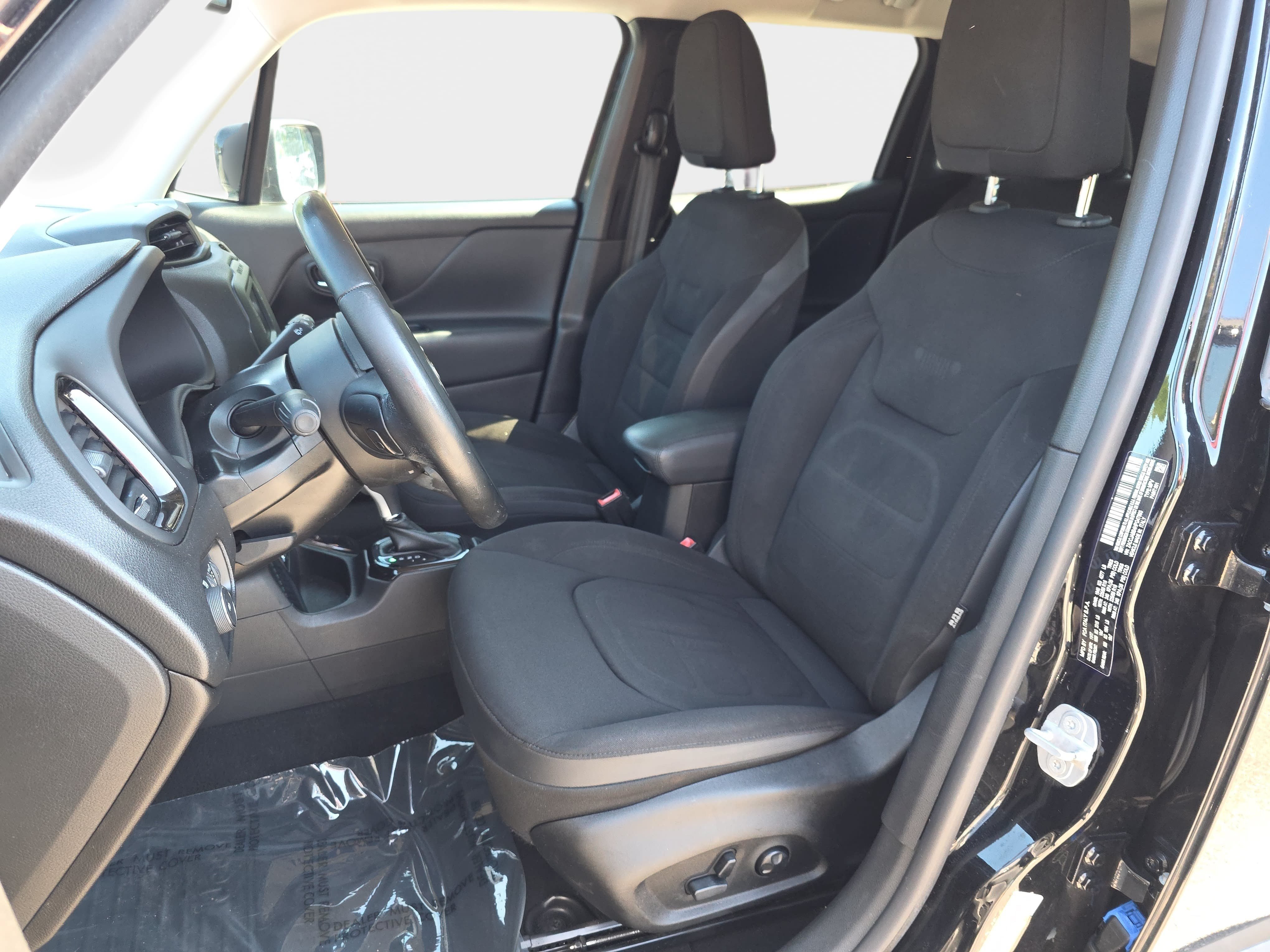 Used 2017 Jeep Renegade Altitude FWD image 12