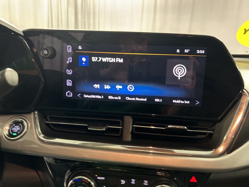Used 2025 Chevrolet Trax LT FWD image 16