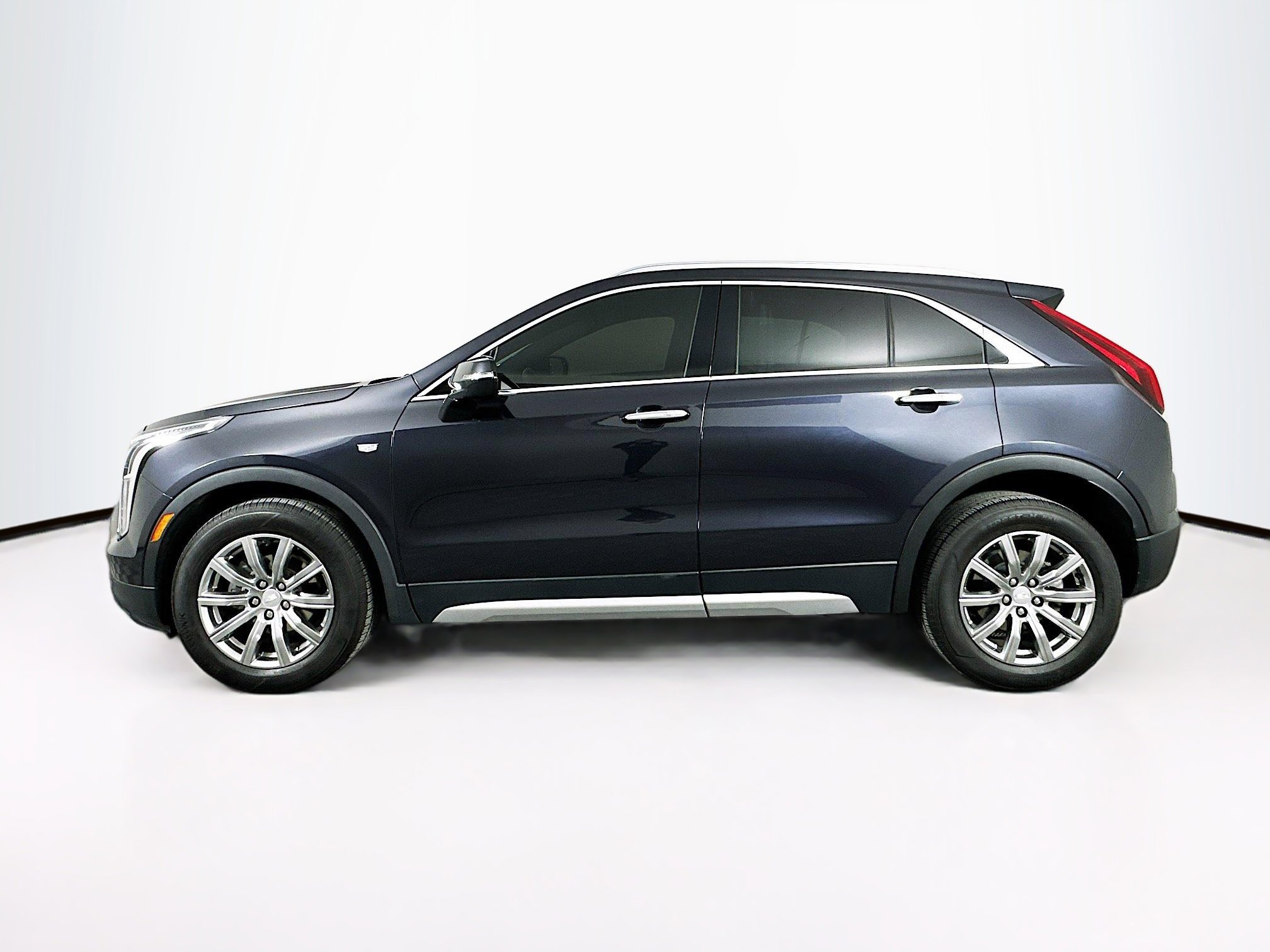 Used 2023 Cadillac XT4 Premium Luxury image 4