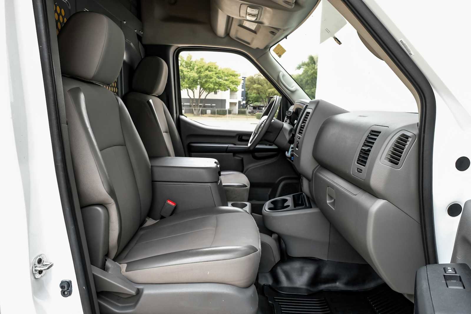 Used 2020 Nissan NV 2500 SV image 37