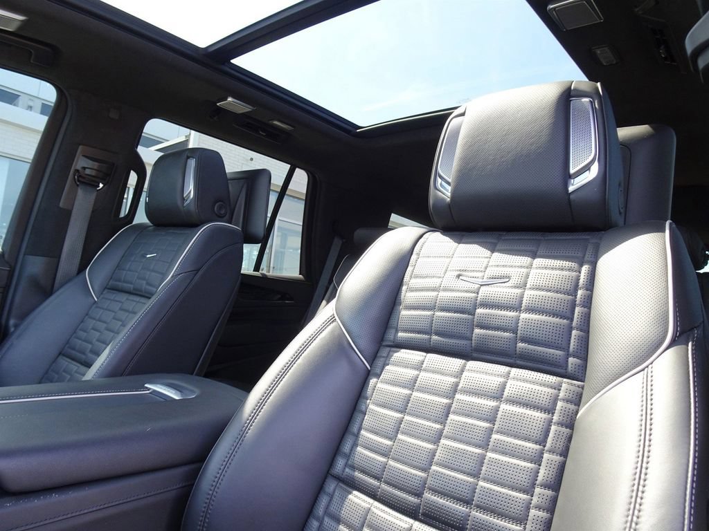 Used 2023 Cadillac Escalade V w/ LPO, ONYX Package AWD/4WD image 11