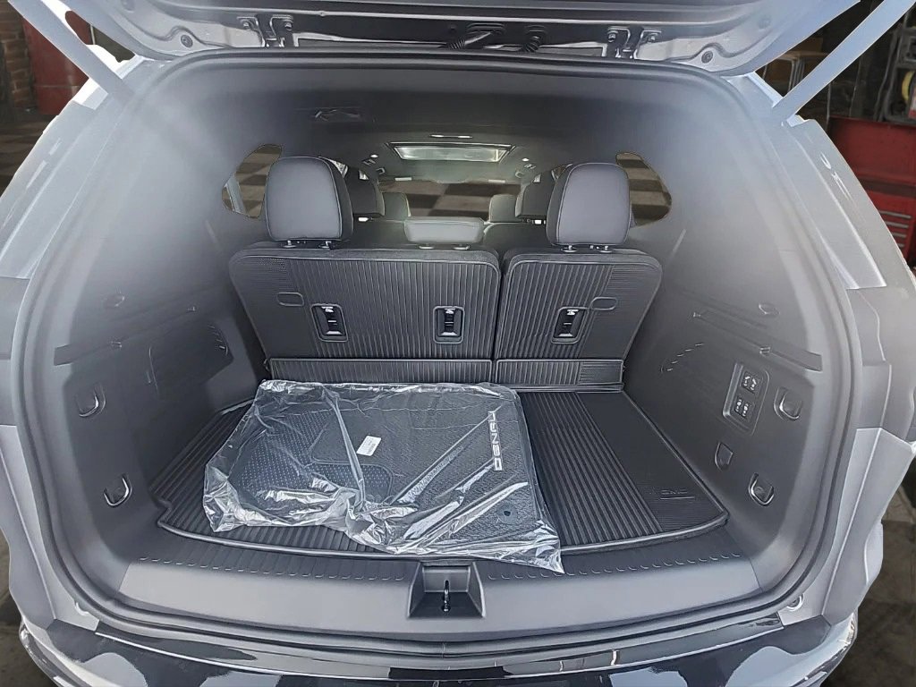 New 2026 GMC Acadia Denali w/ Super Cruise Package image 16