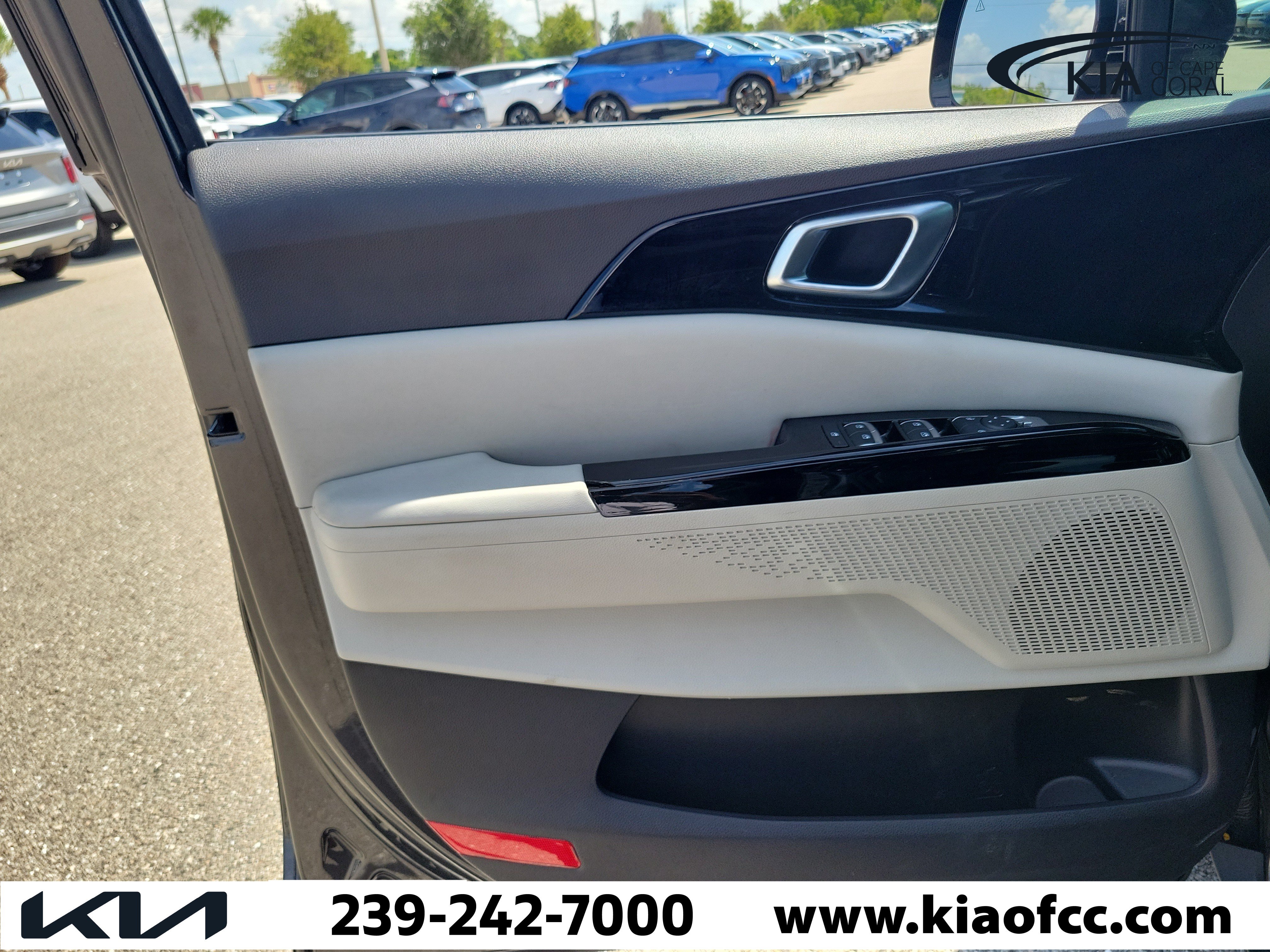 Certified 2023 Kia Carnival EX FWD image 23
