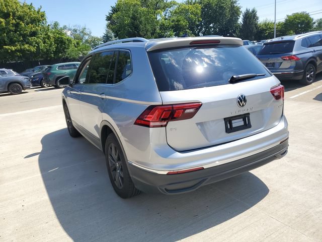 Certified 2024 Volkswagen Tiguan SE w/ Panoramic Sunroof Package AWD/4WD image 3