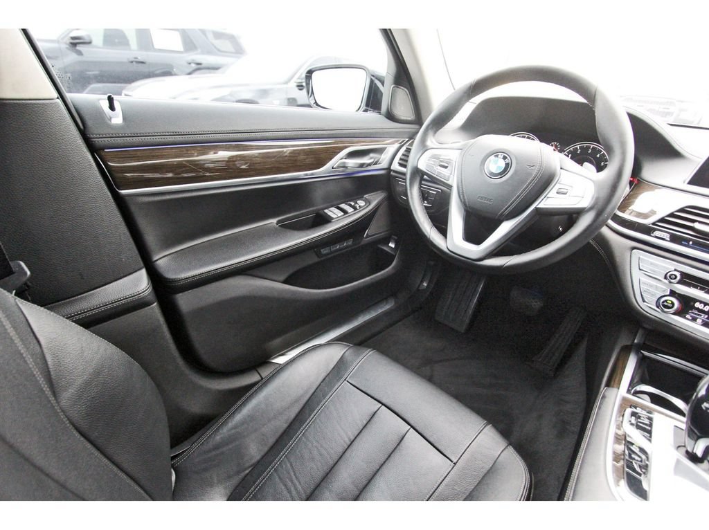 Used 2017 BMW 740i RWD image 8