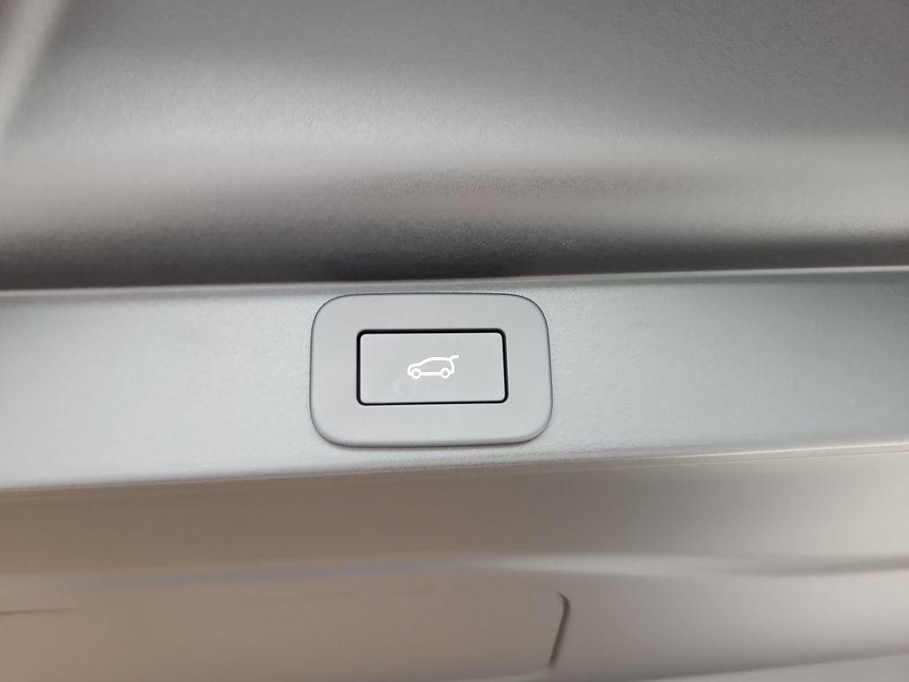 New 2026 Land Rover Range Rover Long Wheelbase SE AWD/4WD image 14
