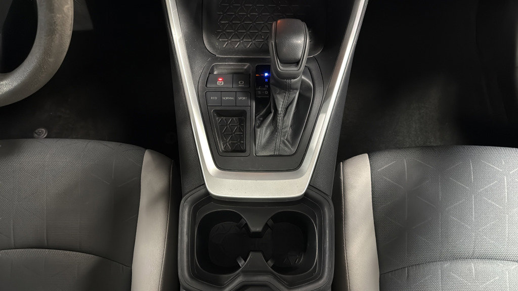 Used 2019 Toyota RAV4 XLE FWD image 39