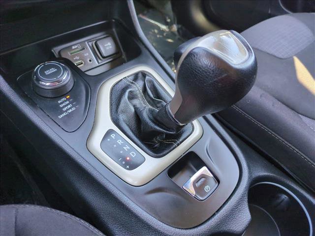 Used 2015 Jeep Cherokee Latitude image 12