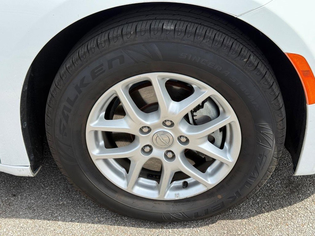 Used 2020 Chrysler Pacifica Touring-L image 6