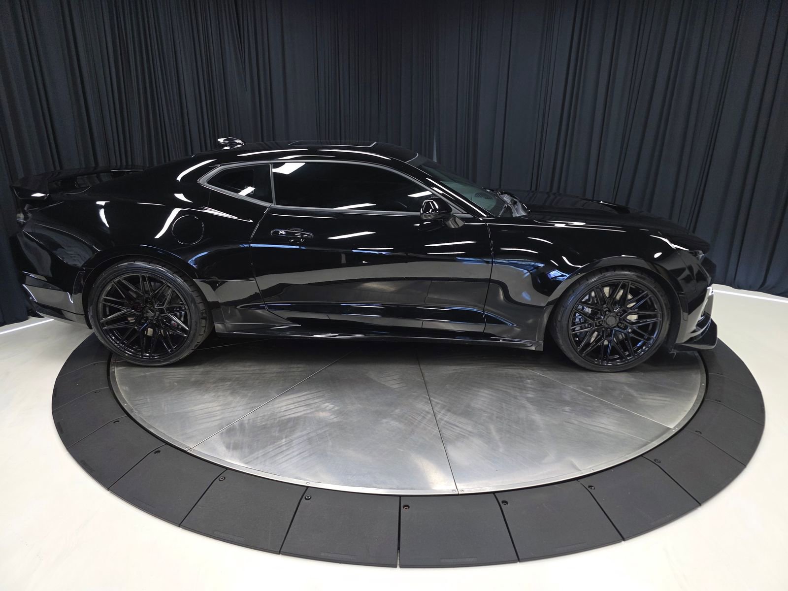 Used 2022 Chevrolet Camaro ZL1 image 12