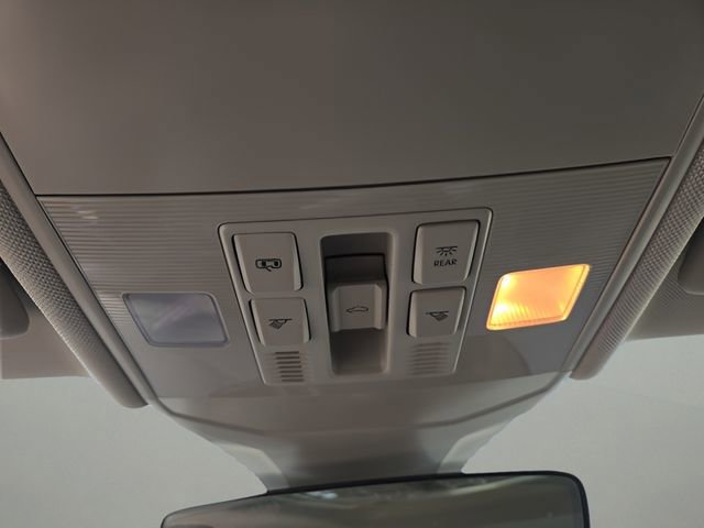 Used 2024 Volkswagen Jetta SE w/ Panoramic Sunroof Package image 22