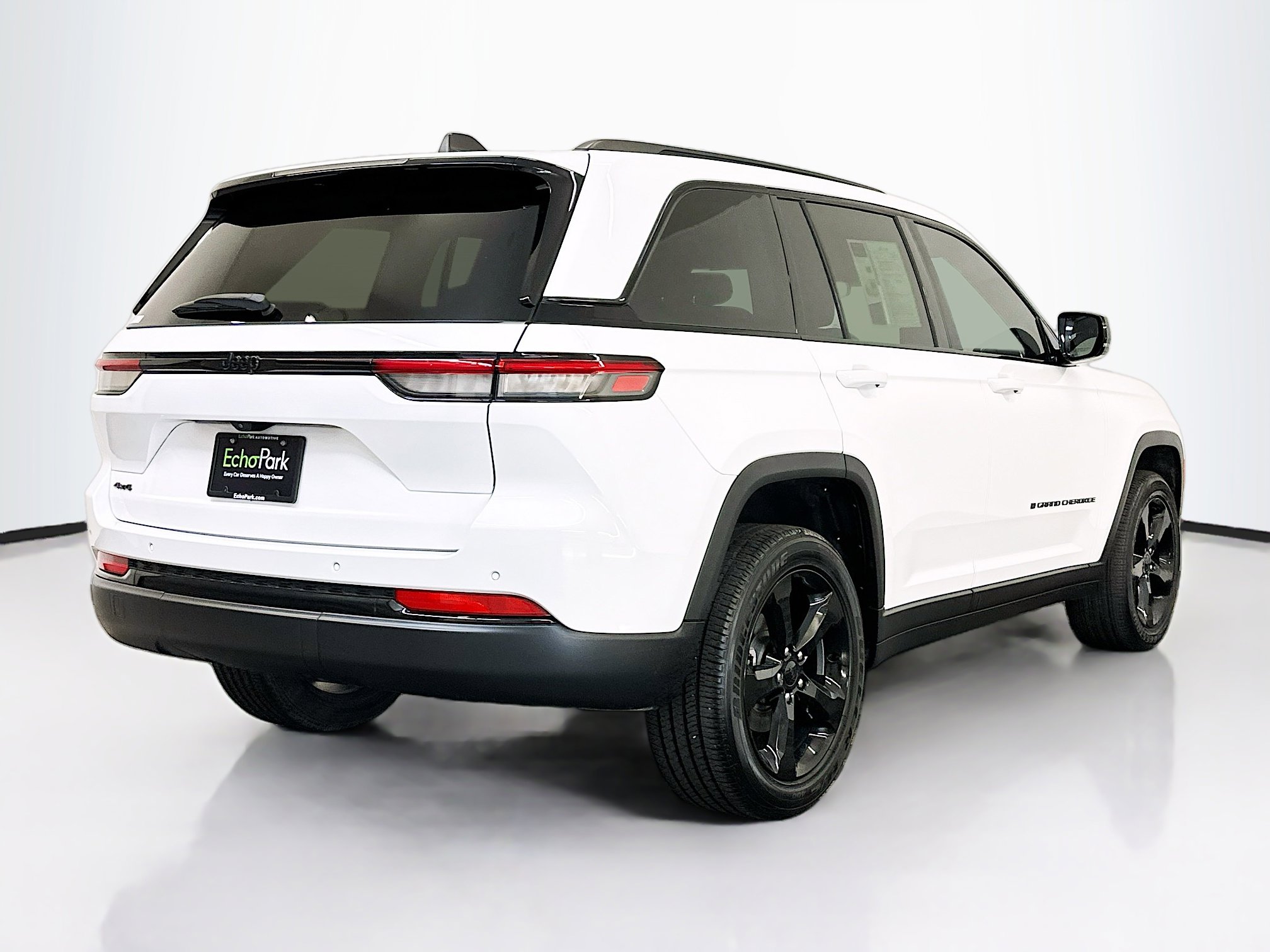 Used 2023 Jeep Grand Cherokee Altitude image 9