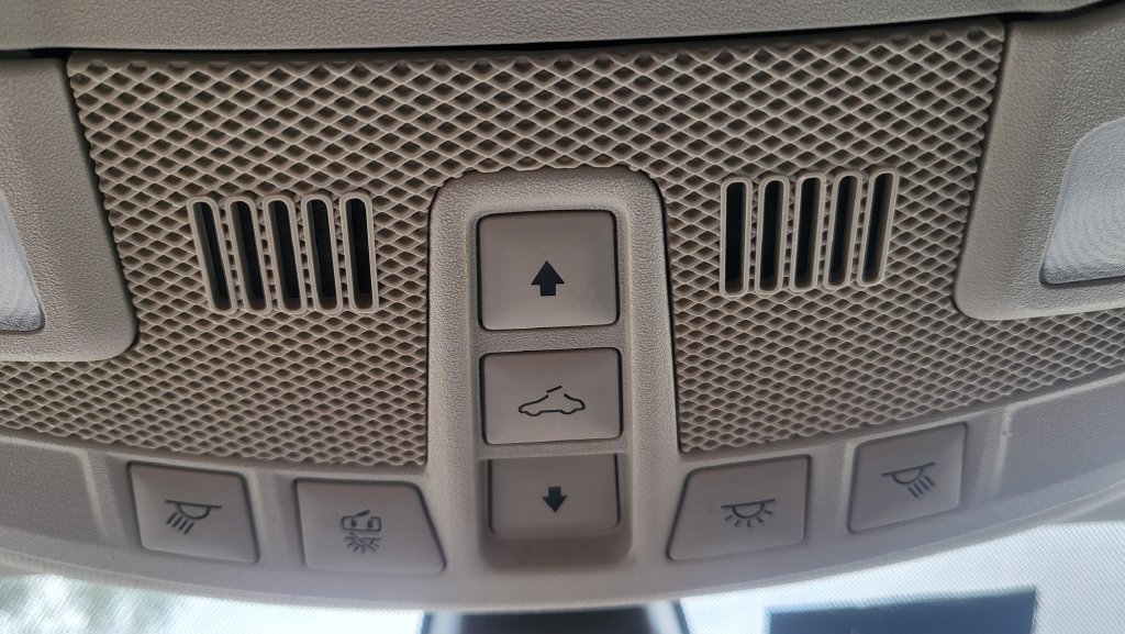 Used 2020 Ford Fusion Energi Titanium FWD image 38
