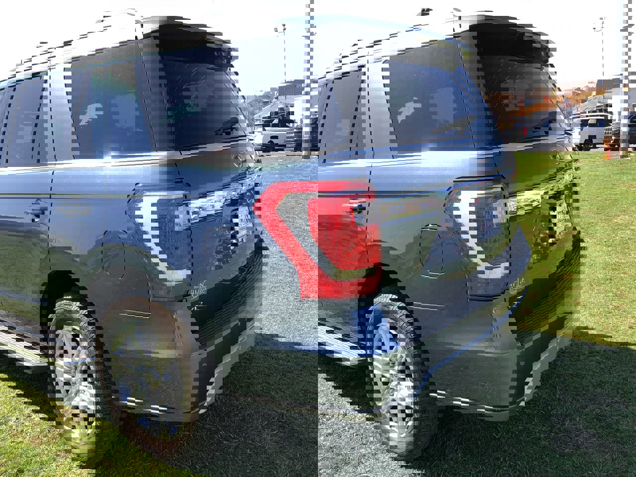 Used 2020 Ford Expedition XLT w/ Equipment Group 202A image 4