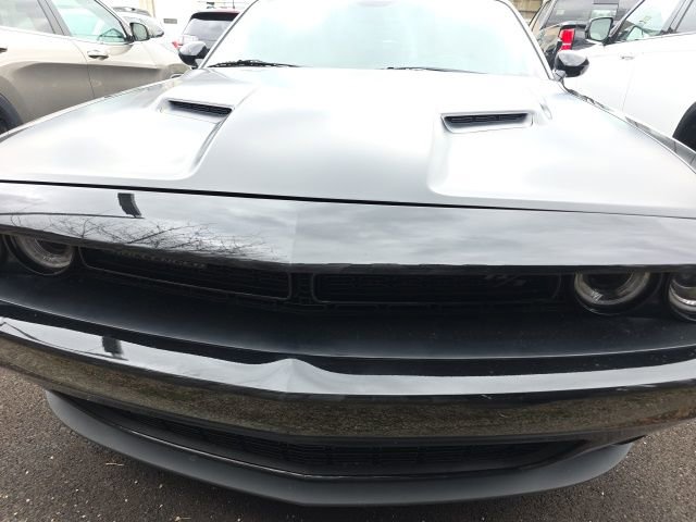 Used 2018 Dodge Challenger R/T w/ Driver Convenience Group image 2