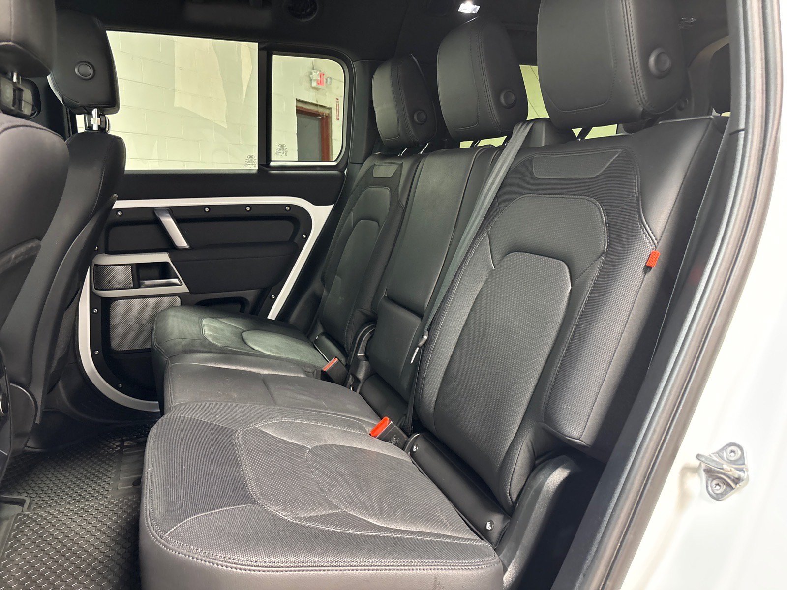 Used 2023 Land Rover Defender 130 X-Dynamic SE AWD/4WD image 27
