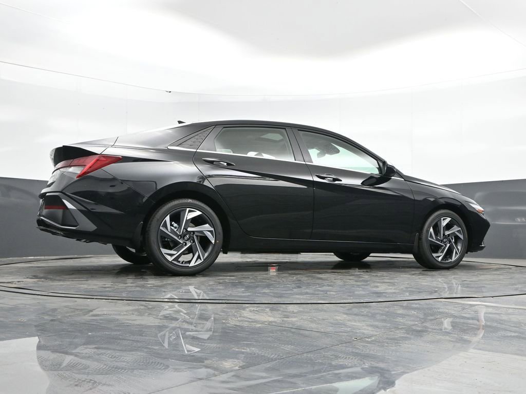 Used 2025 Hyundai Elantra Limited FWD image 48